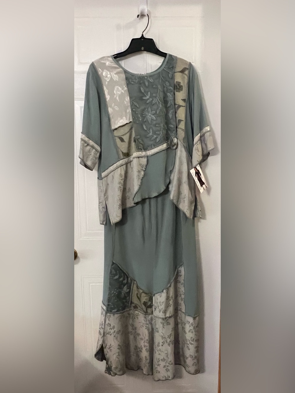 Spencer Alexis Floral Maxi Dress in Green & Gray Size 12 NWT